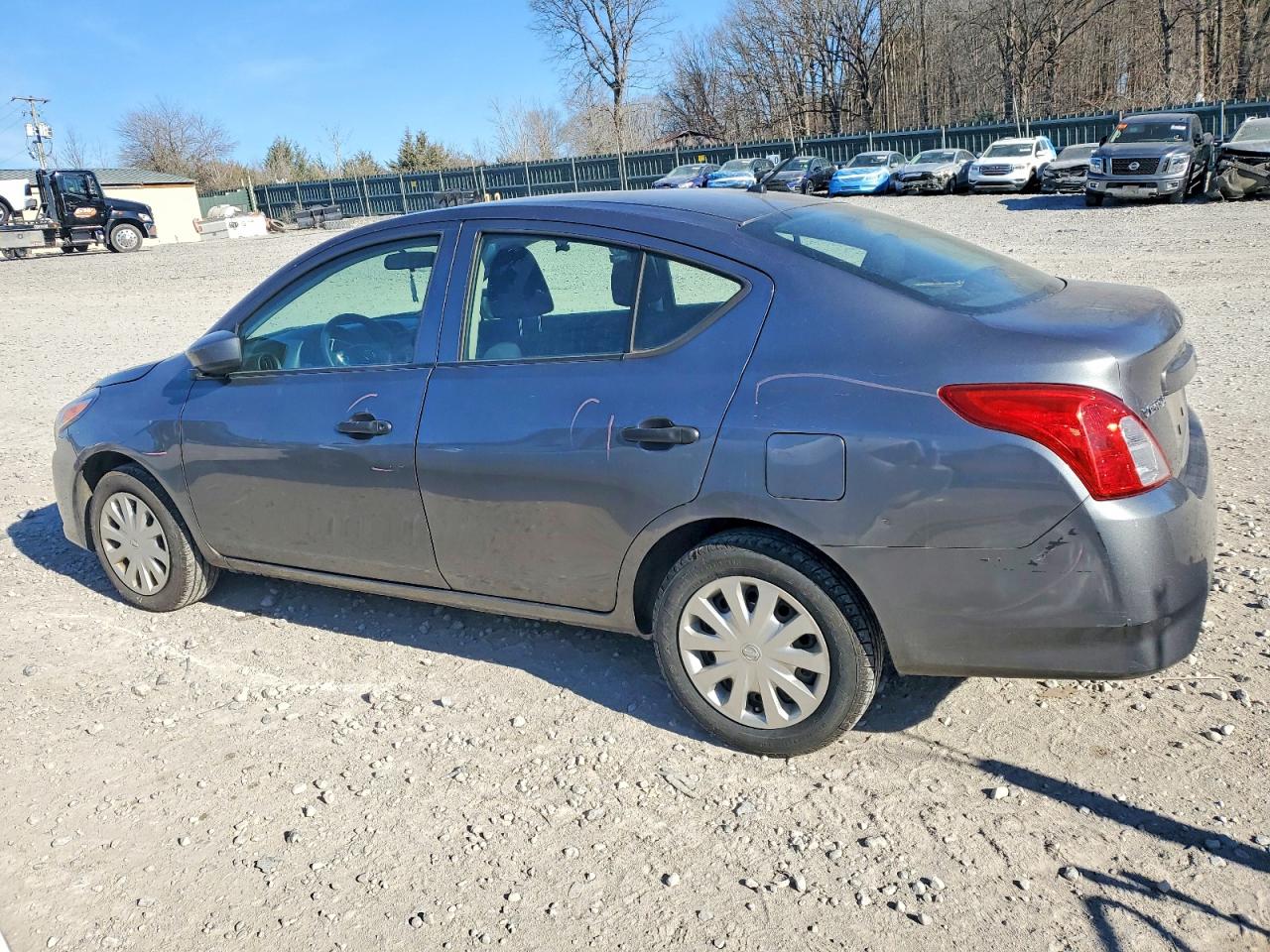 2019 NISSAN VERSA S photo 4