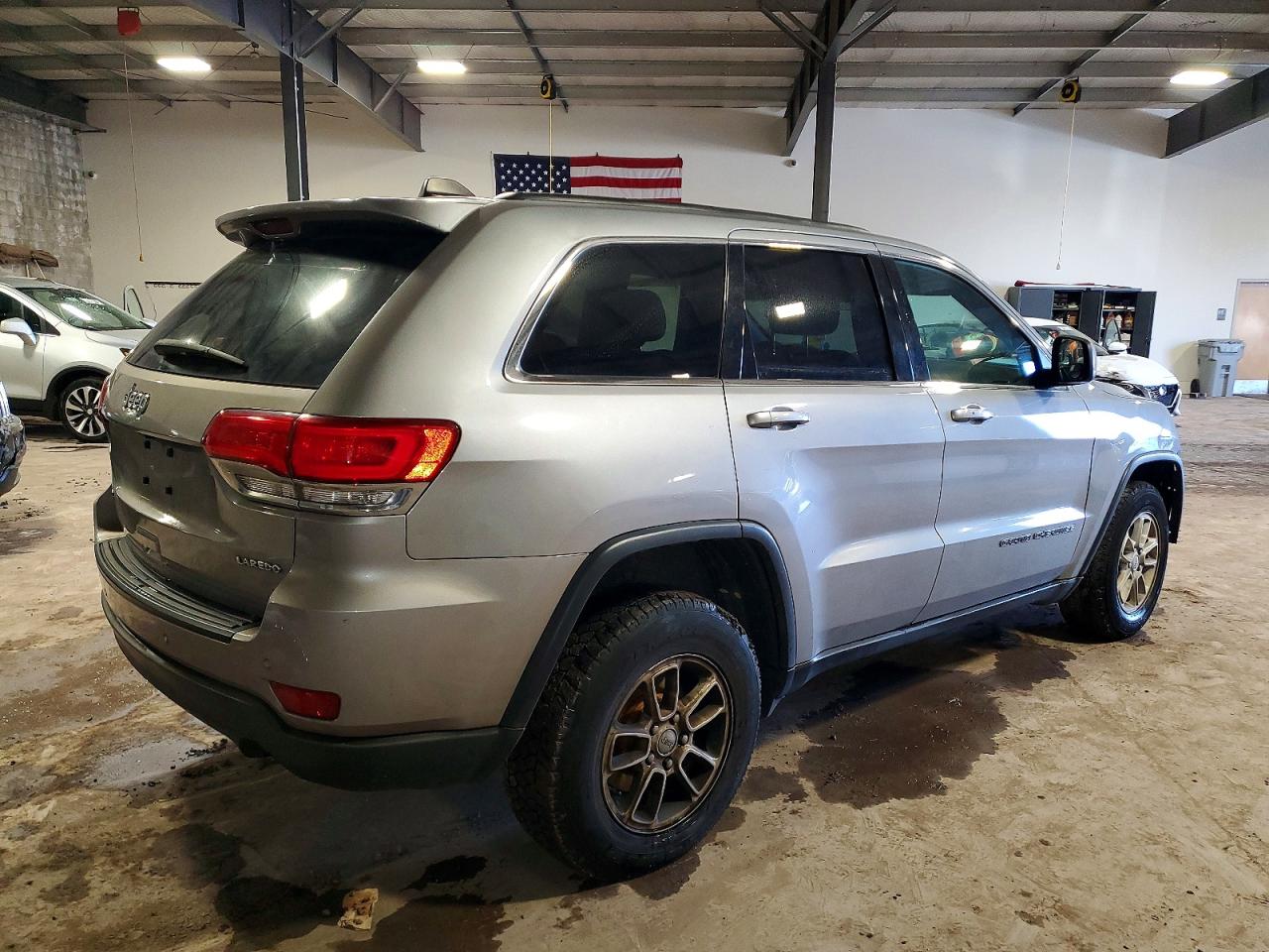 2018 JEEP GRAND CHEROKEE LAREDO photo 3