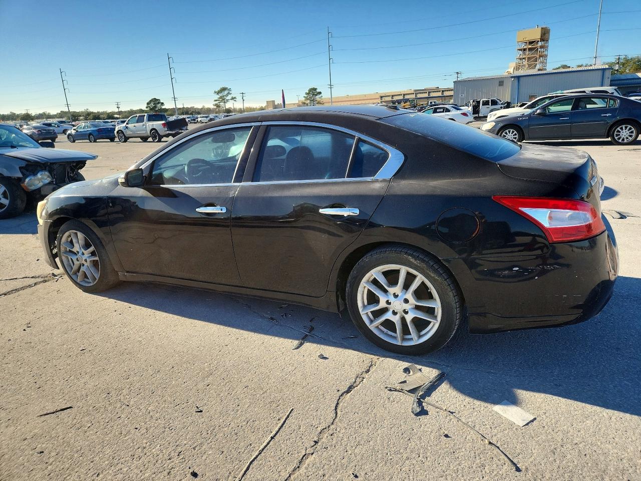 2011 NISSAN MAXIMA S photo 2