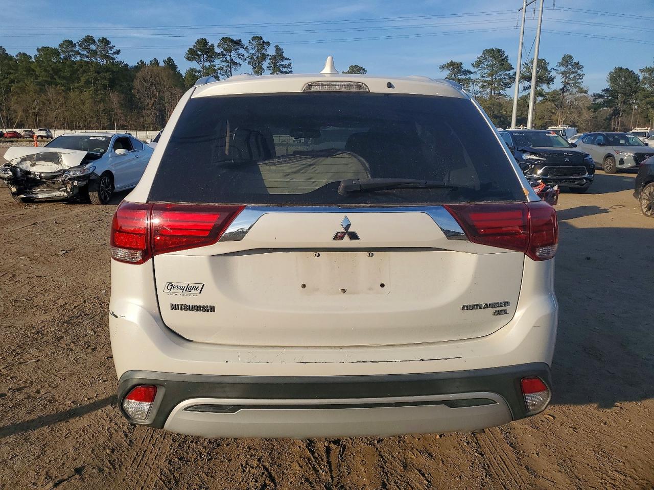 2019 MITSUBISHI OUTLANDER SE photo 11