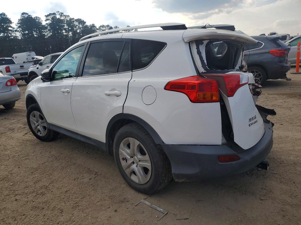 2014 TOYOTA RAV4 LE photo 2
