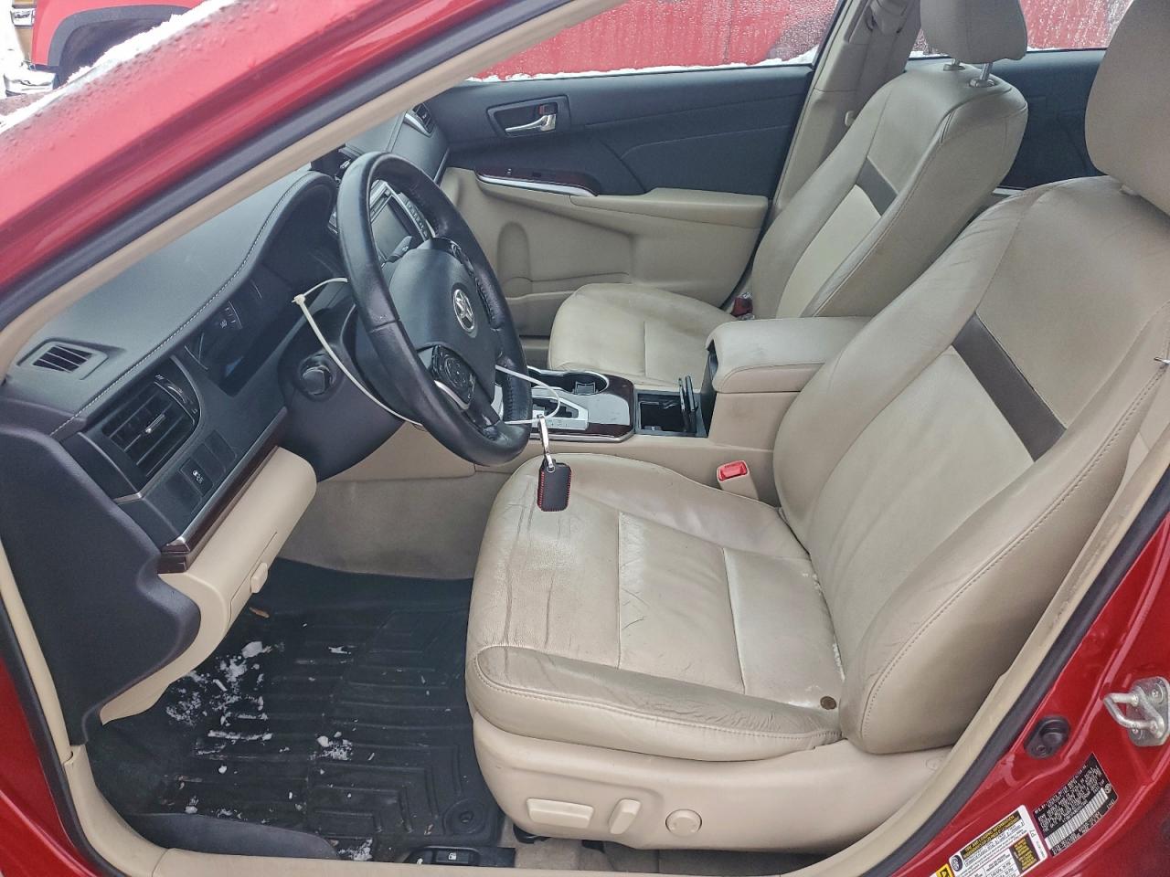 2014 TOYOTA CAMRY SE photo 7