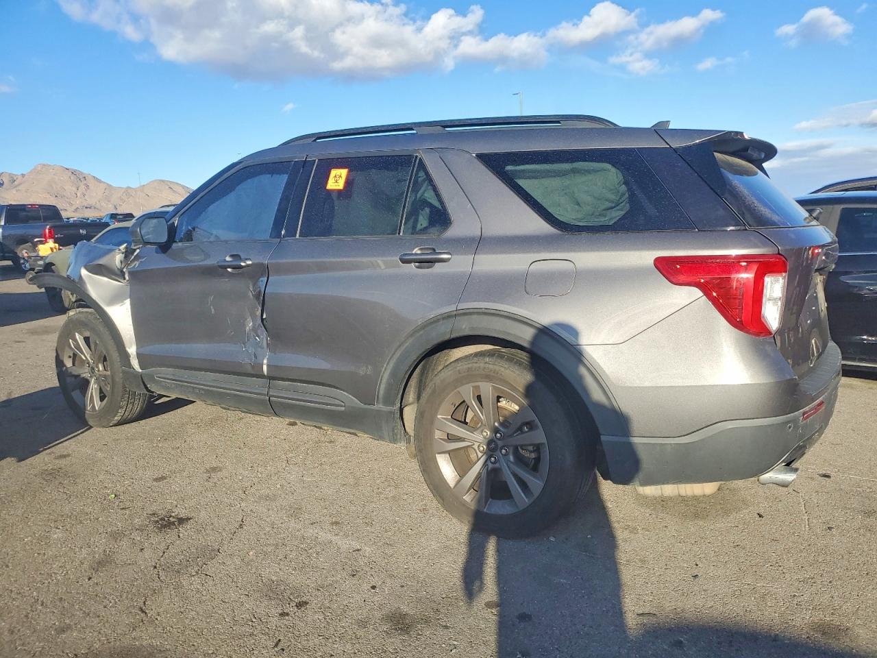 2021 FORD EXPLORER XLT photo 4