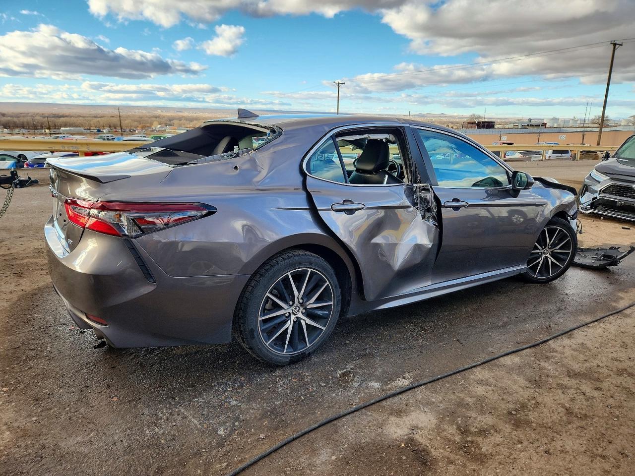 2023 TOYOTA CAMRY SE photo 3