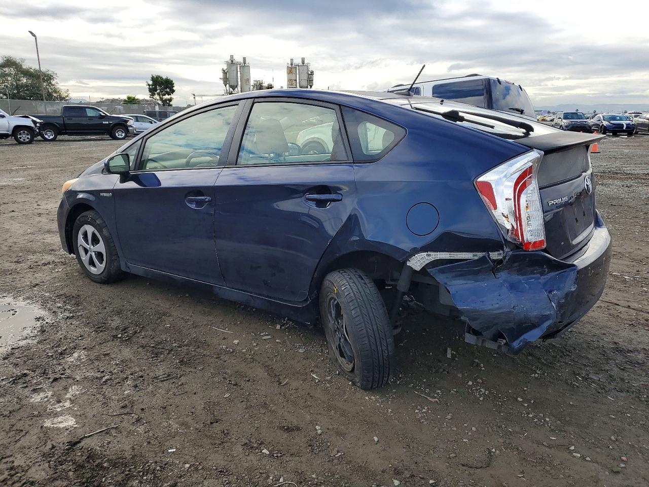 2013 TOYOTA PRIUS photo 2