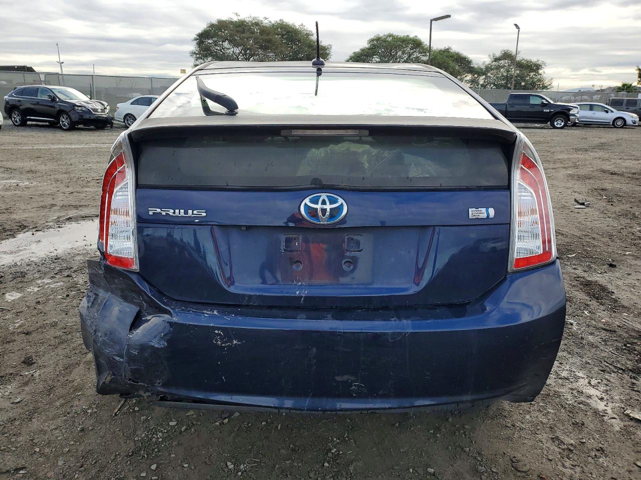 2013 TOYOTA PRIUS photo 6