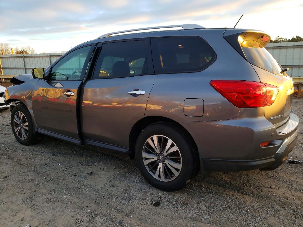 2017 NISSAN PATHFINDER S photo 2