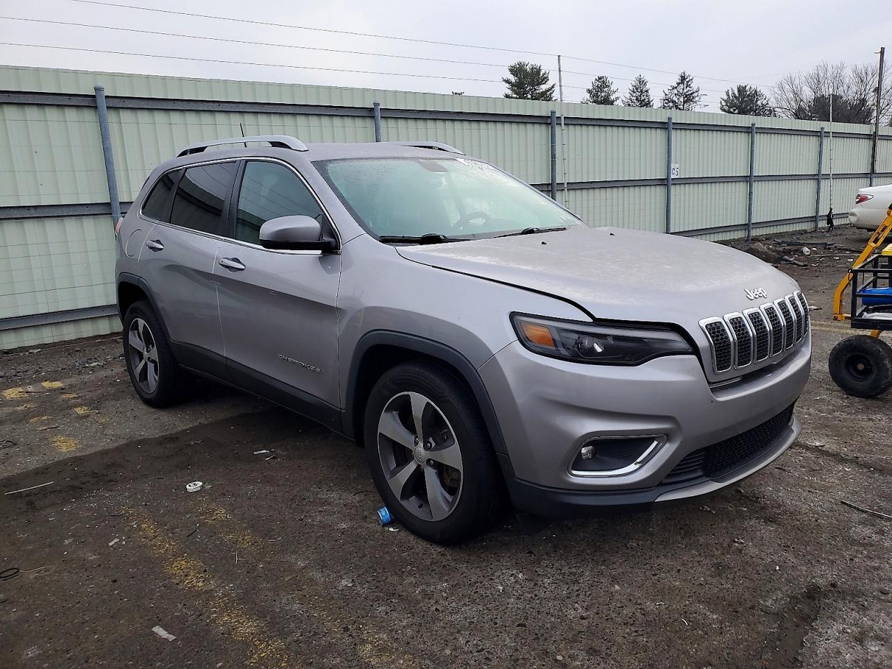 2019 JEEP CHEROKEE LIMITED photo 4