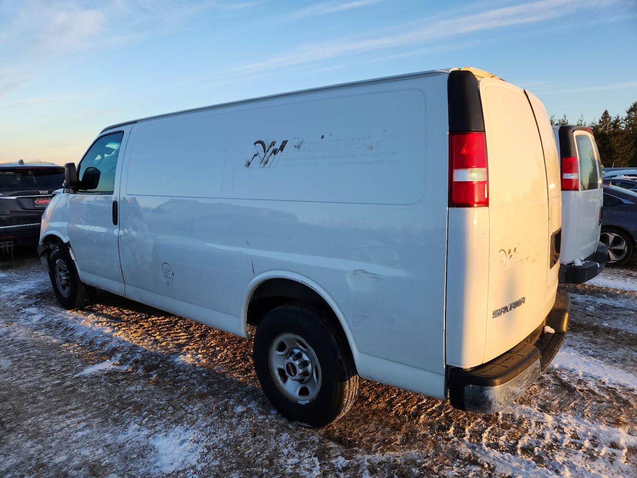 2017 GMC SAVANA G2500 photo 2