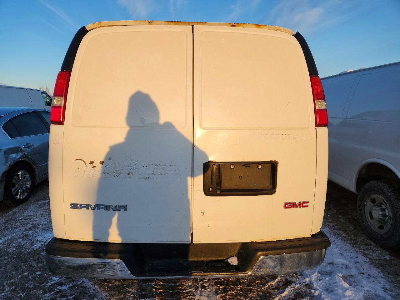 2017 GMC SAVANA G2500 photo 6