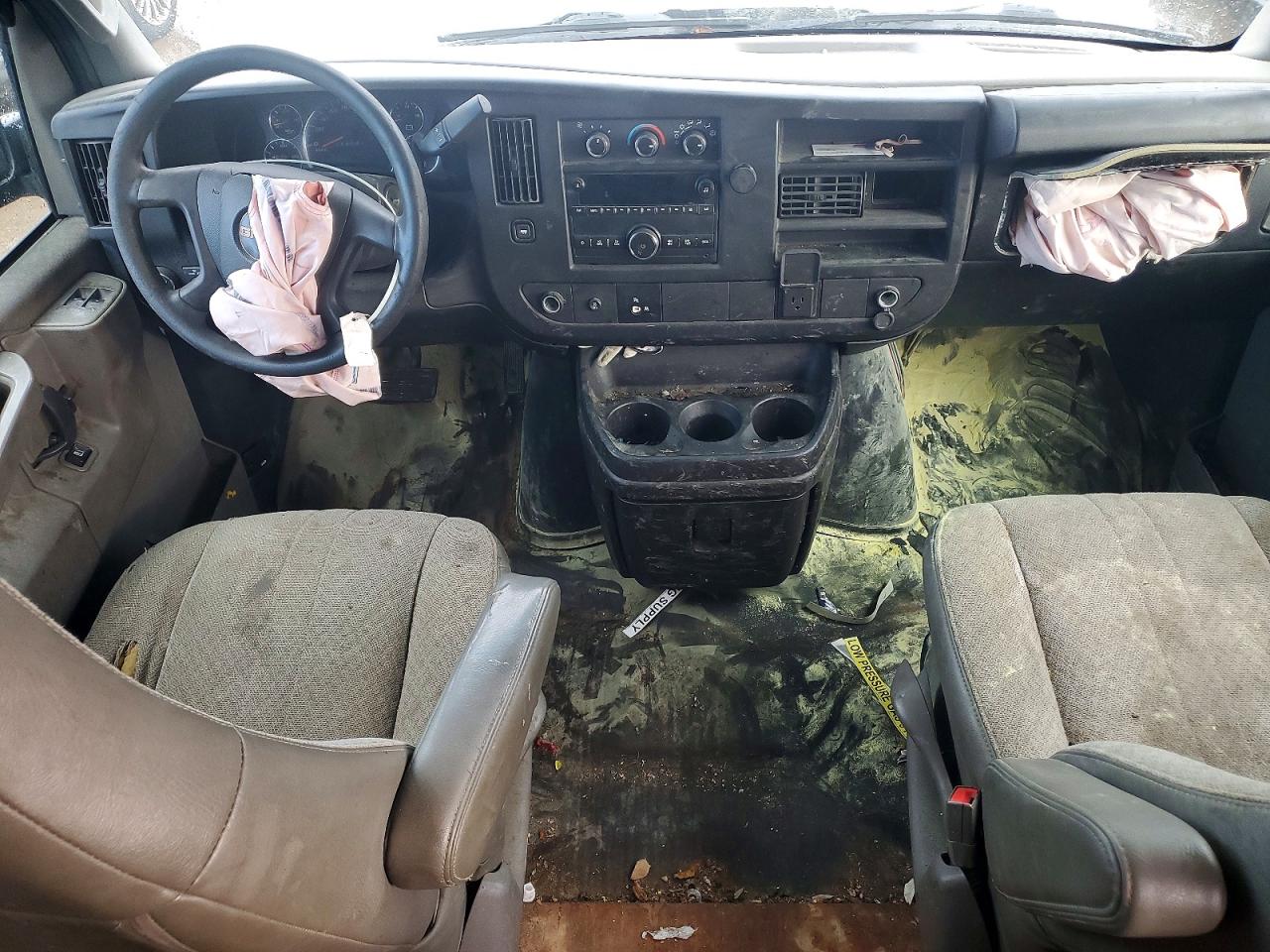 2017 GMC SAVANA G2500 photo 8