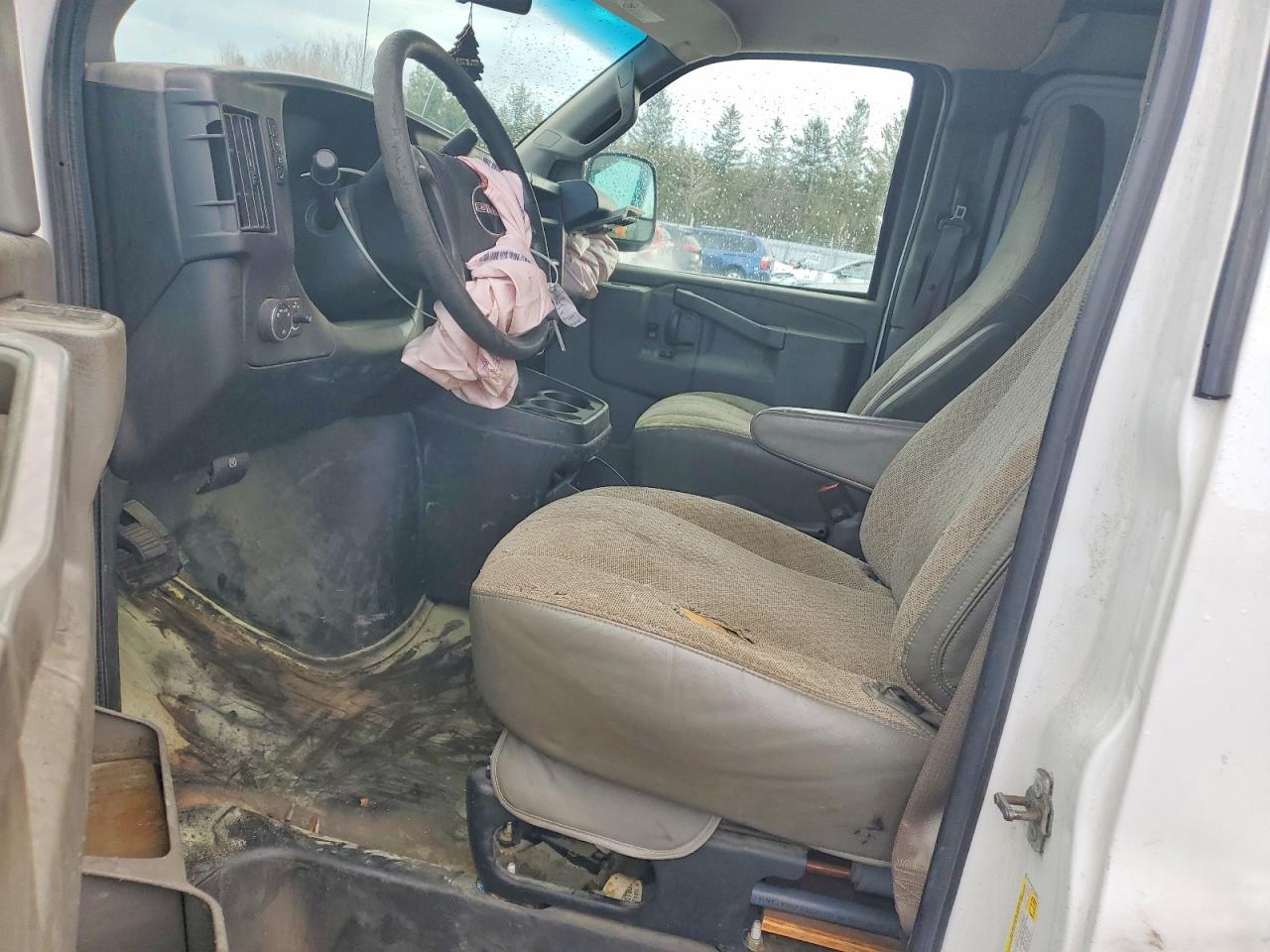 2017 GMC SAVANA G2500 photo 7