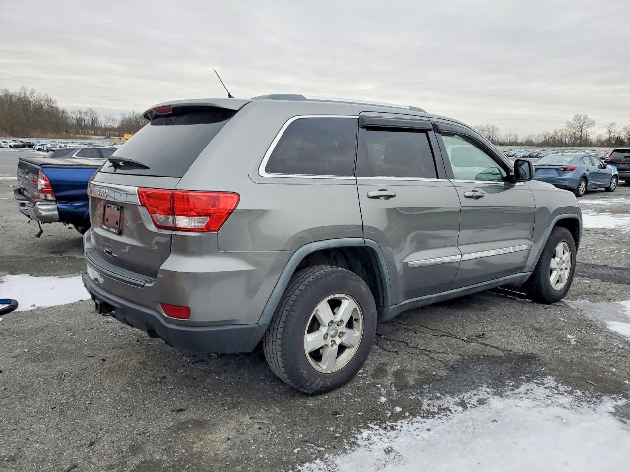2012 JEEP GRAND CHEROKEE LAREDO photo 3