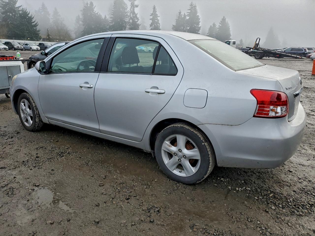 2008 TOYOTA YARIS photo 2