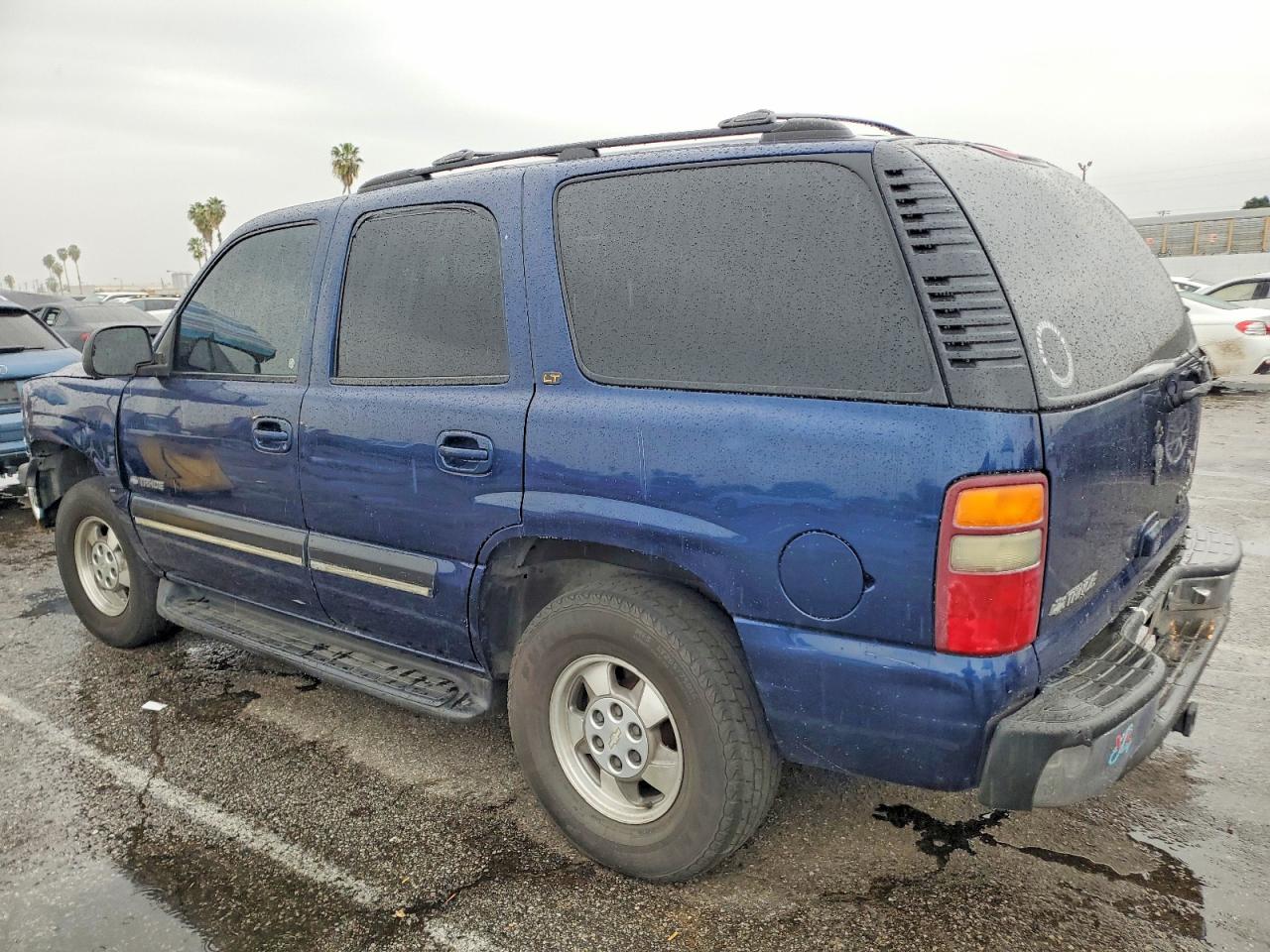 2001 CHEVROLET TAHOE C1500 photo 2