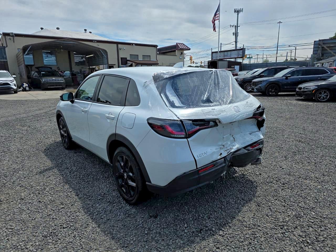 2024 HONDA HR-V SPORT photo 2