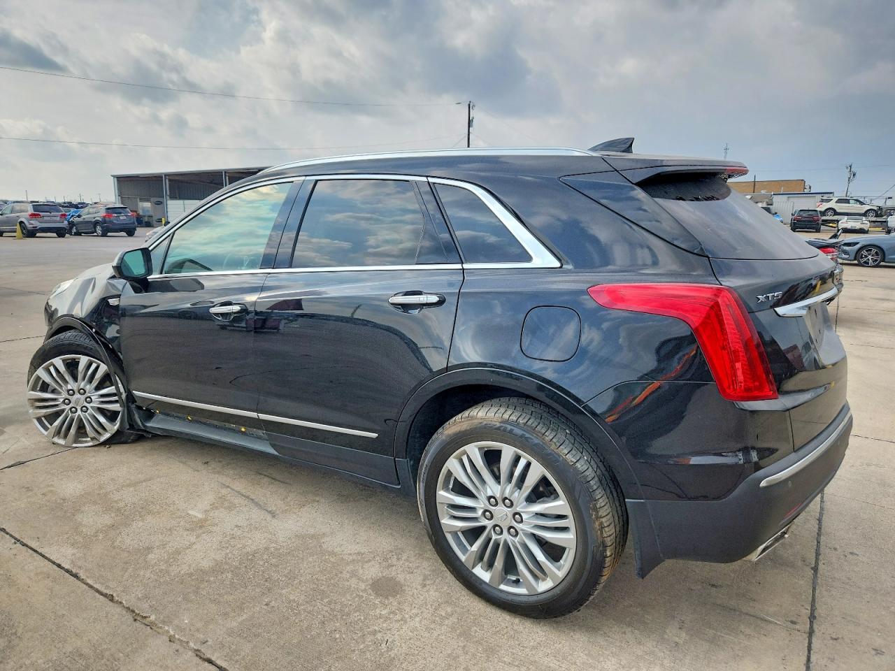 2017 CADILLAC XT5 PREMIUM LUXURY photo 2