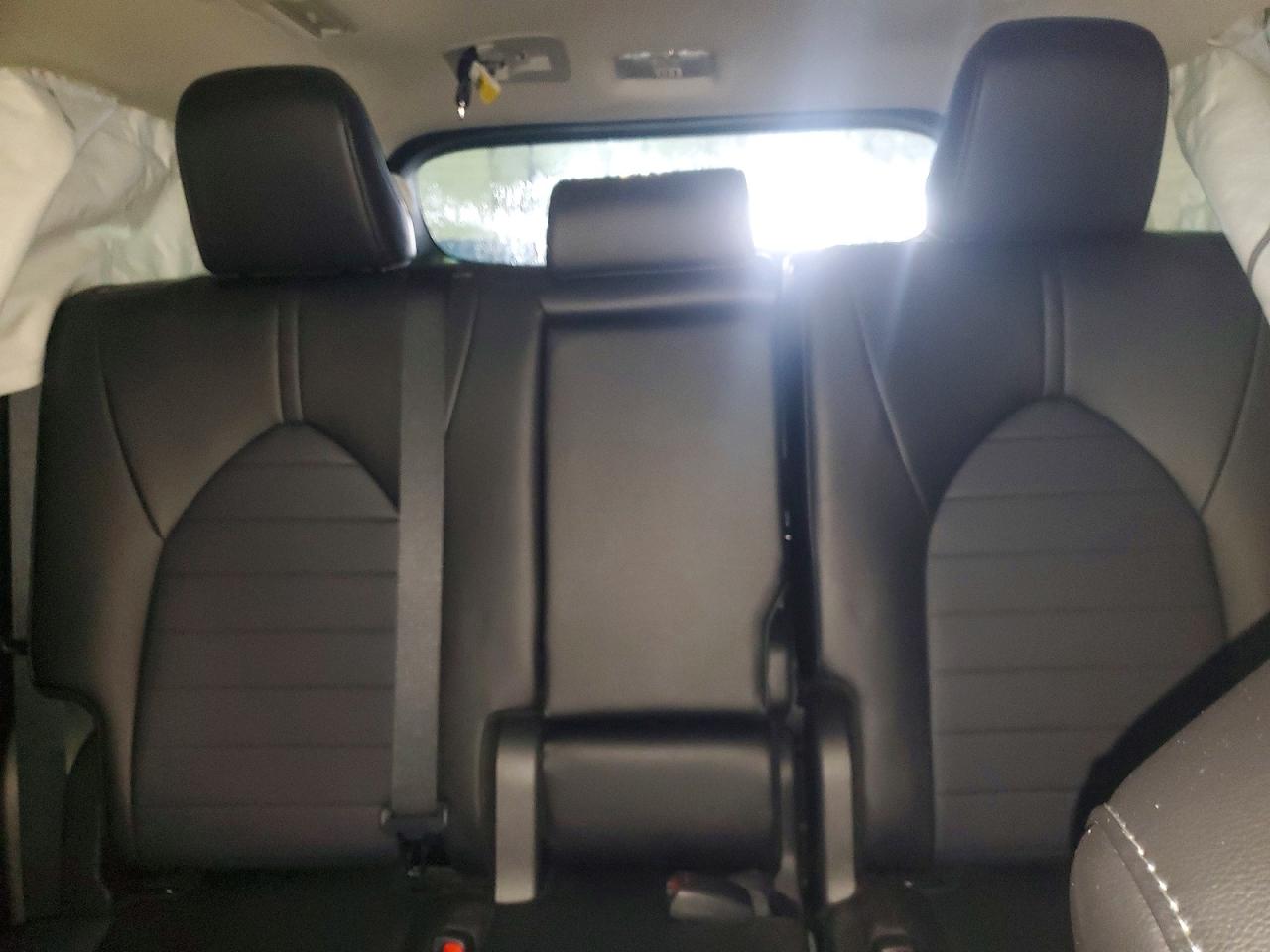 2024 TOYOTA HIGHLANDER LE photo 10