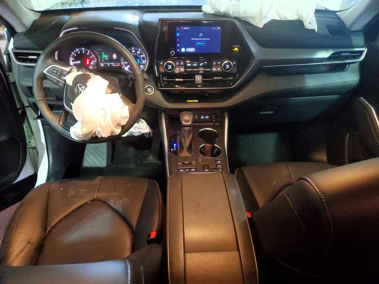 2024 TOYOTA HIGHLANDER LE photo 8