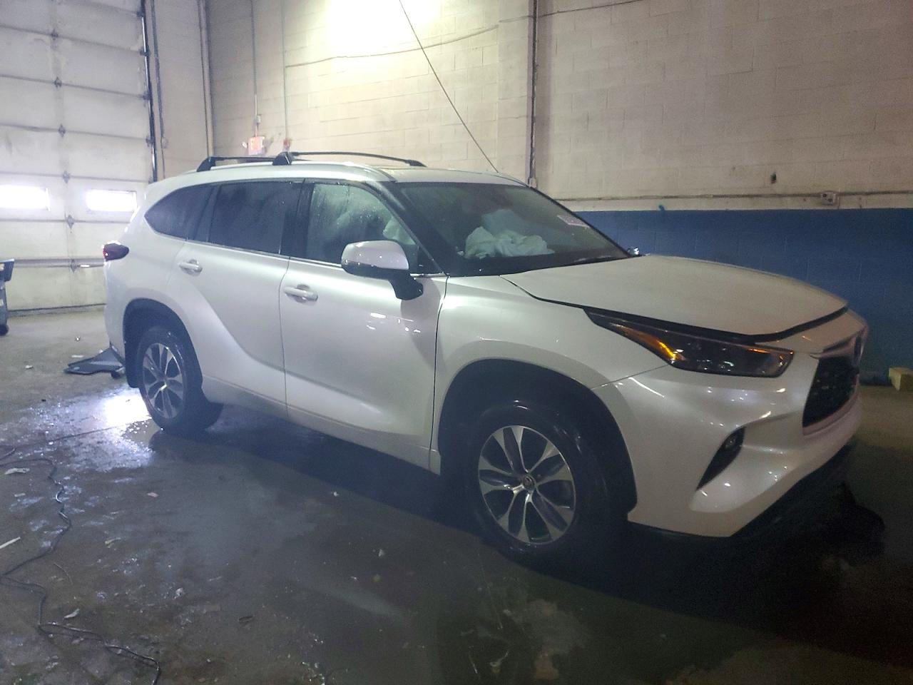 2024 TOYOTA HIGHLANDER LE photo 4