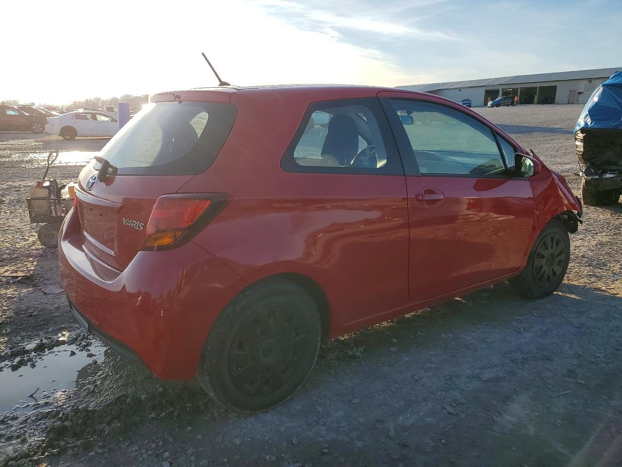 2015 TOYOTA YARIS photo 3