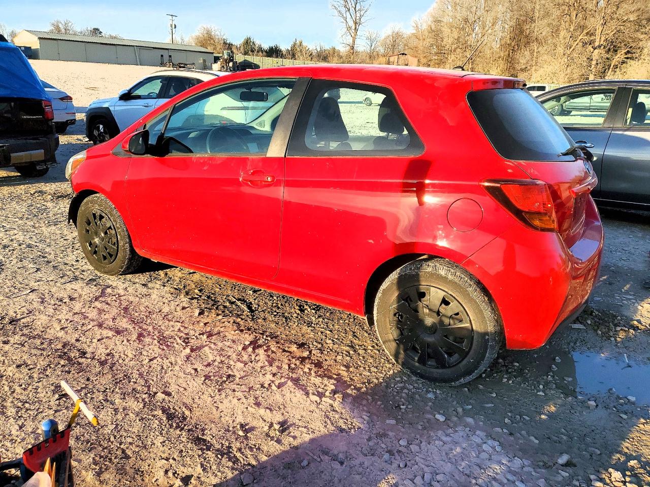 2015 TOYOTA YARIS photo 2