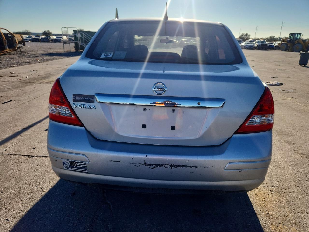 2011 NISSAN VERSA S photo 6