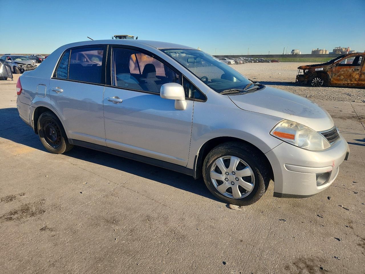 2011 NISSAN VERSA S photo 4