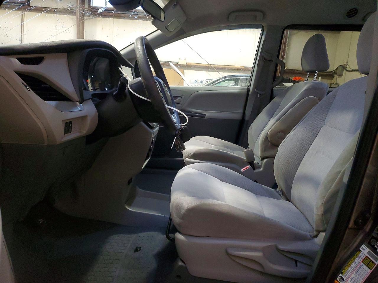 2020 TOYOTA SIENNA L photo 7