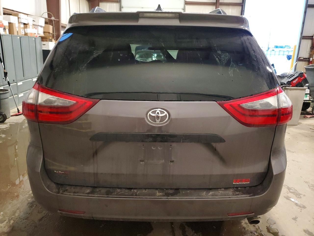 2020 TOYOTA SIENNA L photo 6