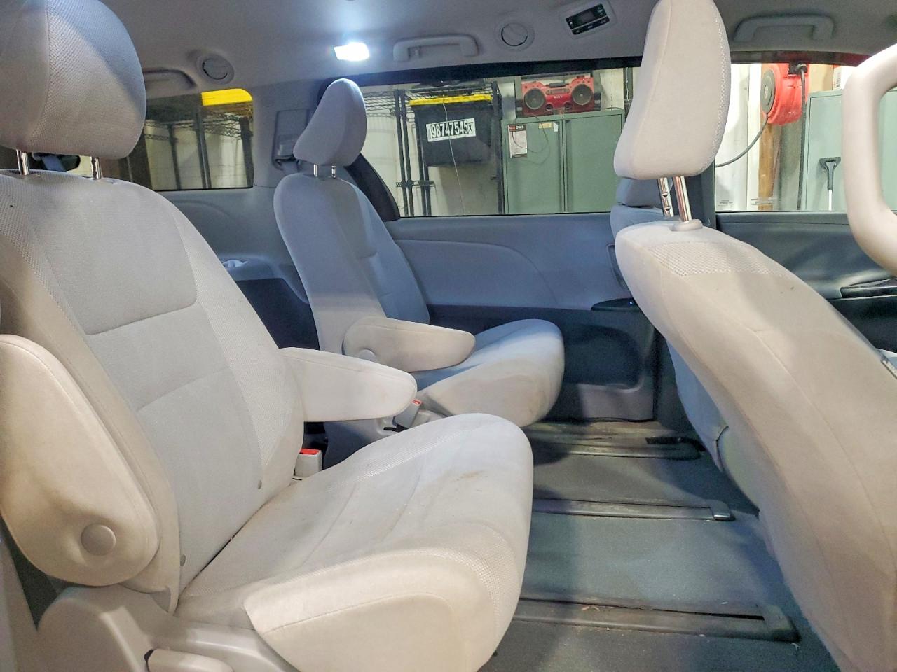 2020 TOYOTA SIENNA L photo 11