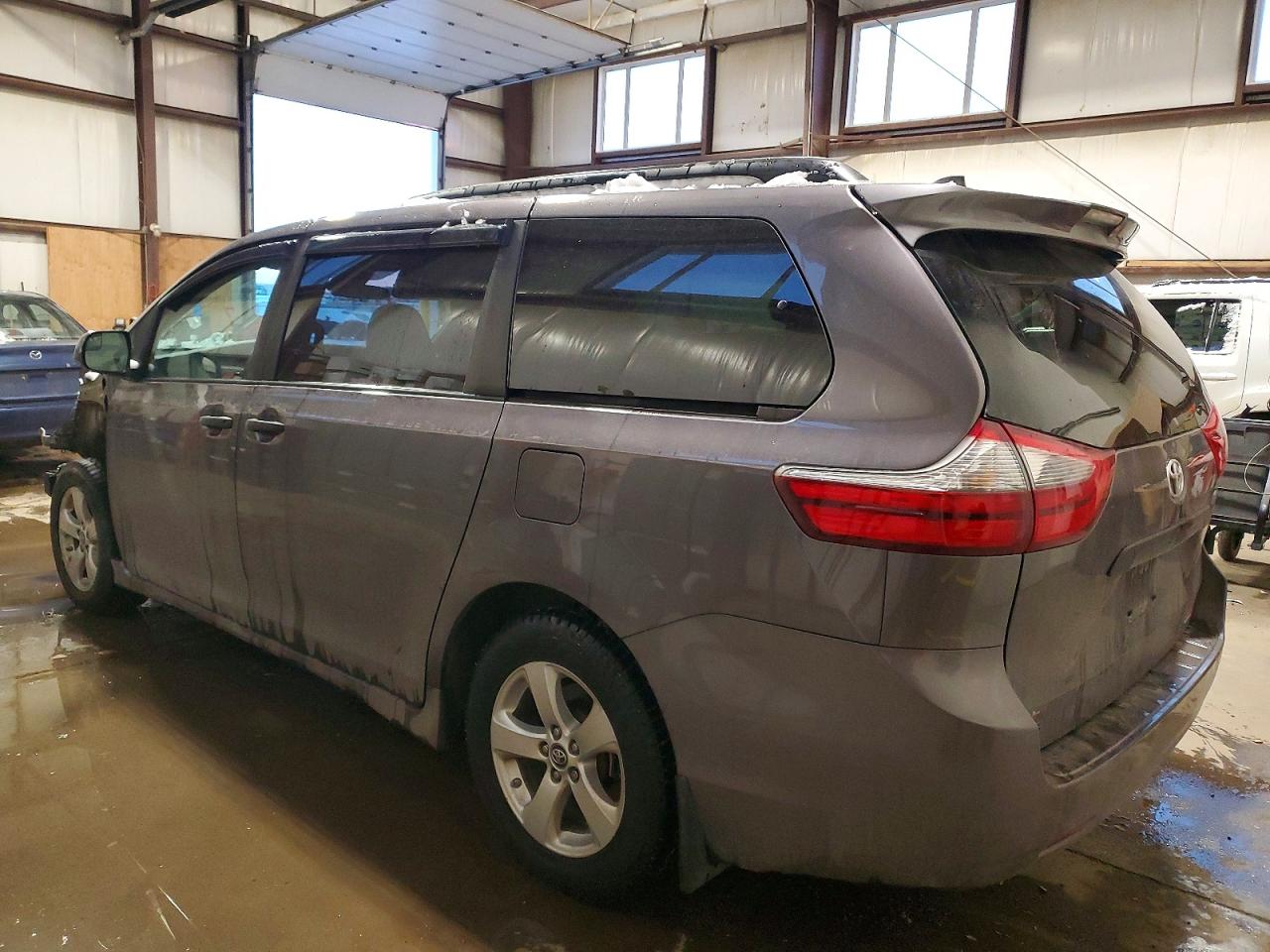 2020 TOYOTA SIENNA L photo 2