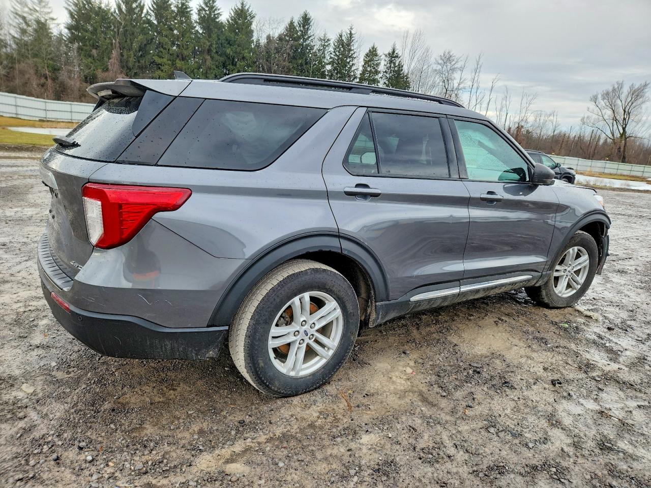2021 FORD EXPLORER XLT photo 3