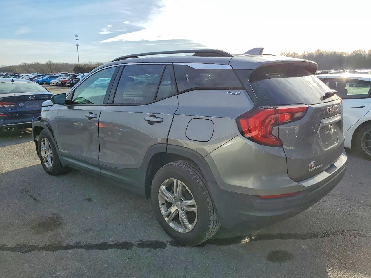 2019 GMC TERRAIN SLE photo 2