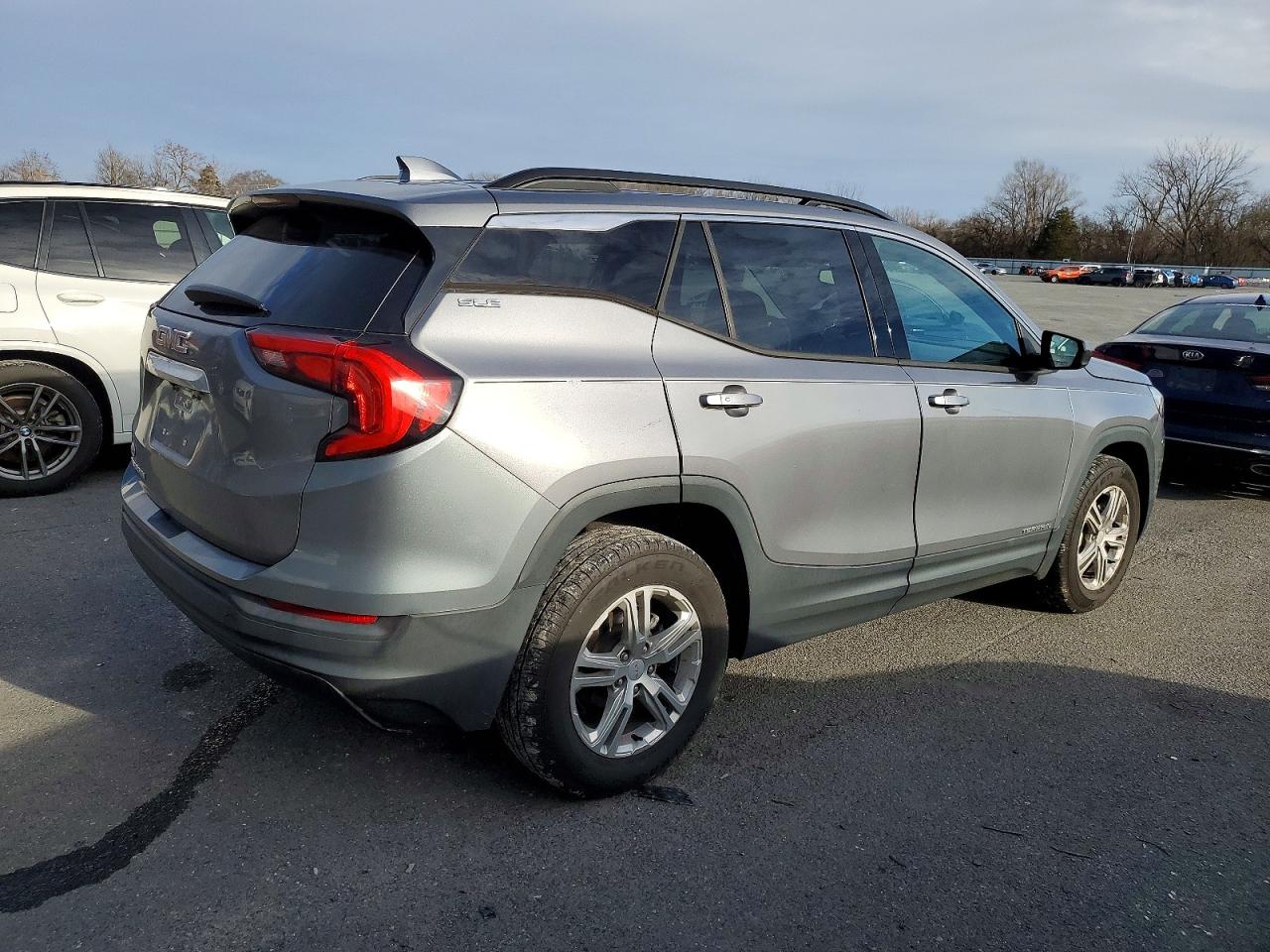 2019 GMC TERRAIN SLE photo 3