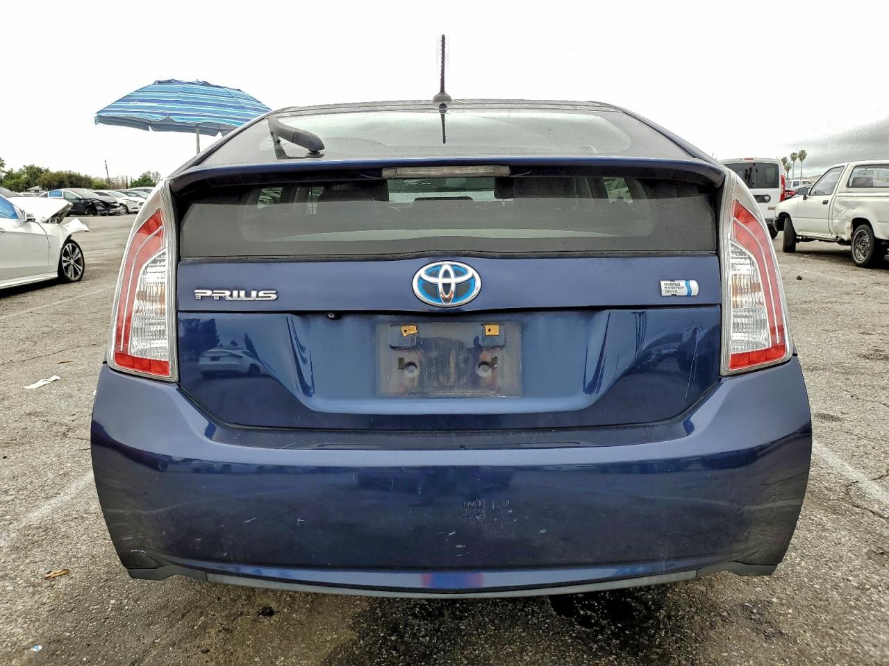 2013 TOYOTA PRIUS photo 6