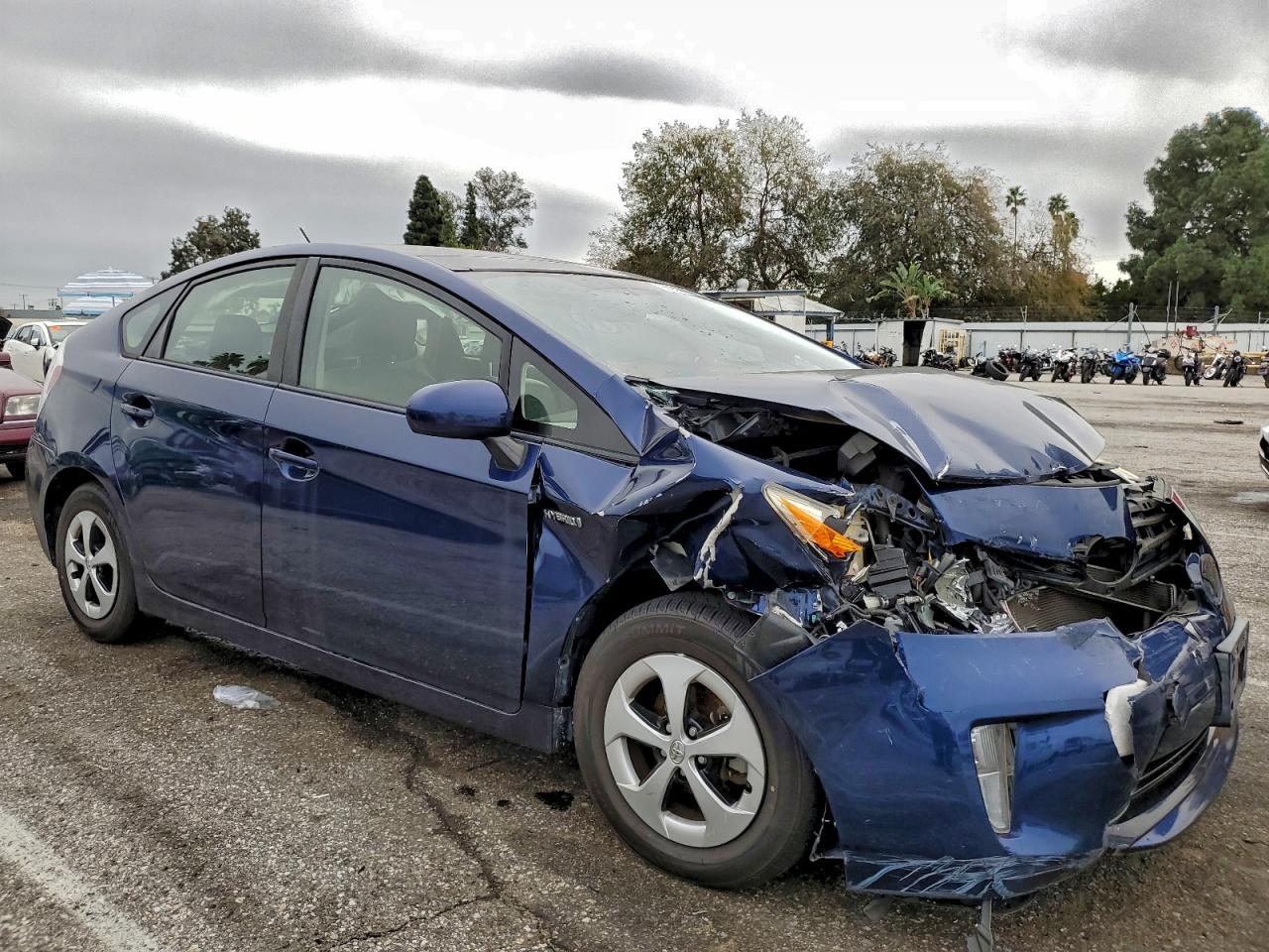 2013 TOYOTA PRIUS photo 4