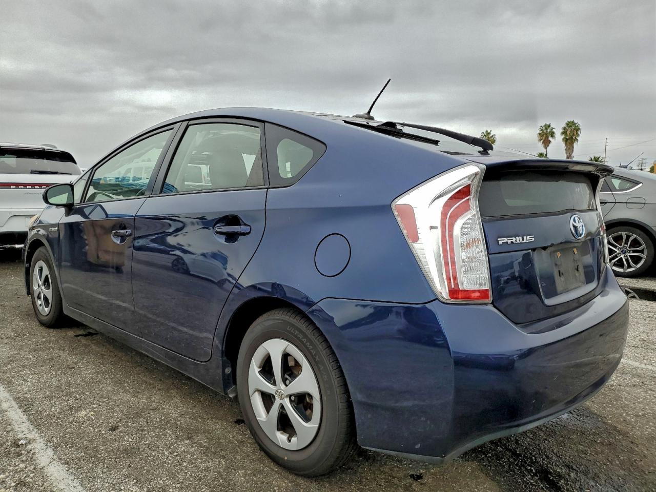 2013 TOYOTA PRIUS photo 2