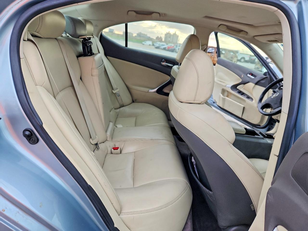 2010 LEXUS IS 250 photo 28