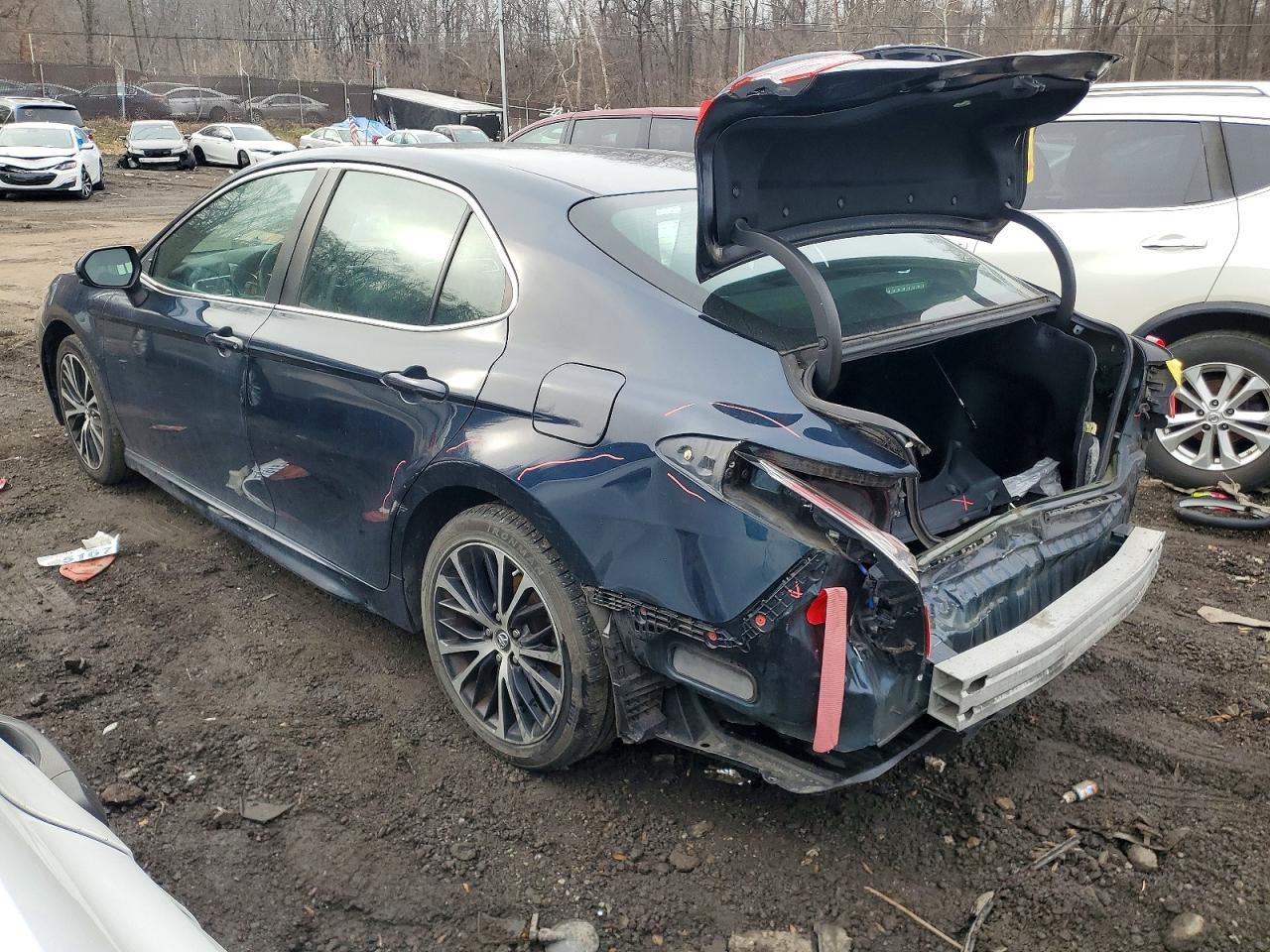 2018 TOYOTA CAMRY L photo 2