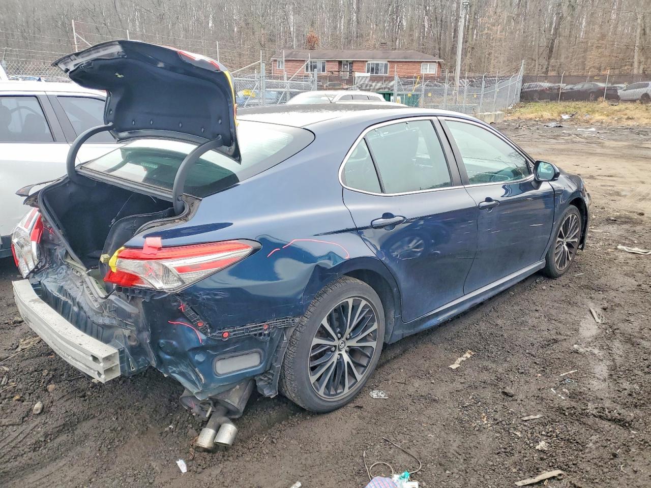 2018 TOYOTA CAMRY L photo 3