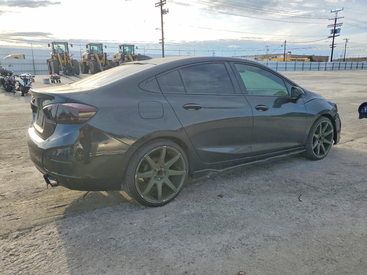 2017 CHEVROLET CRUZE LT photo 3
