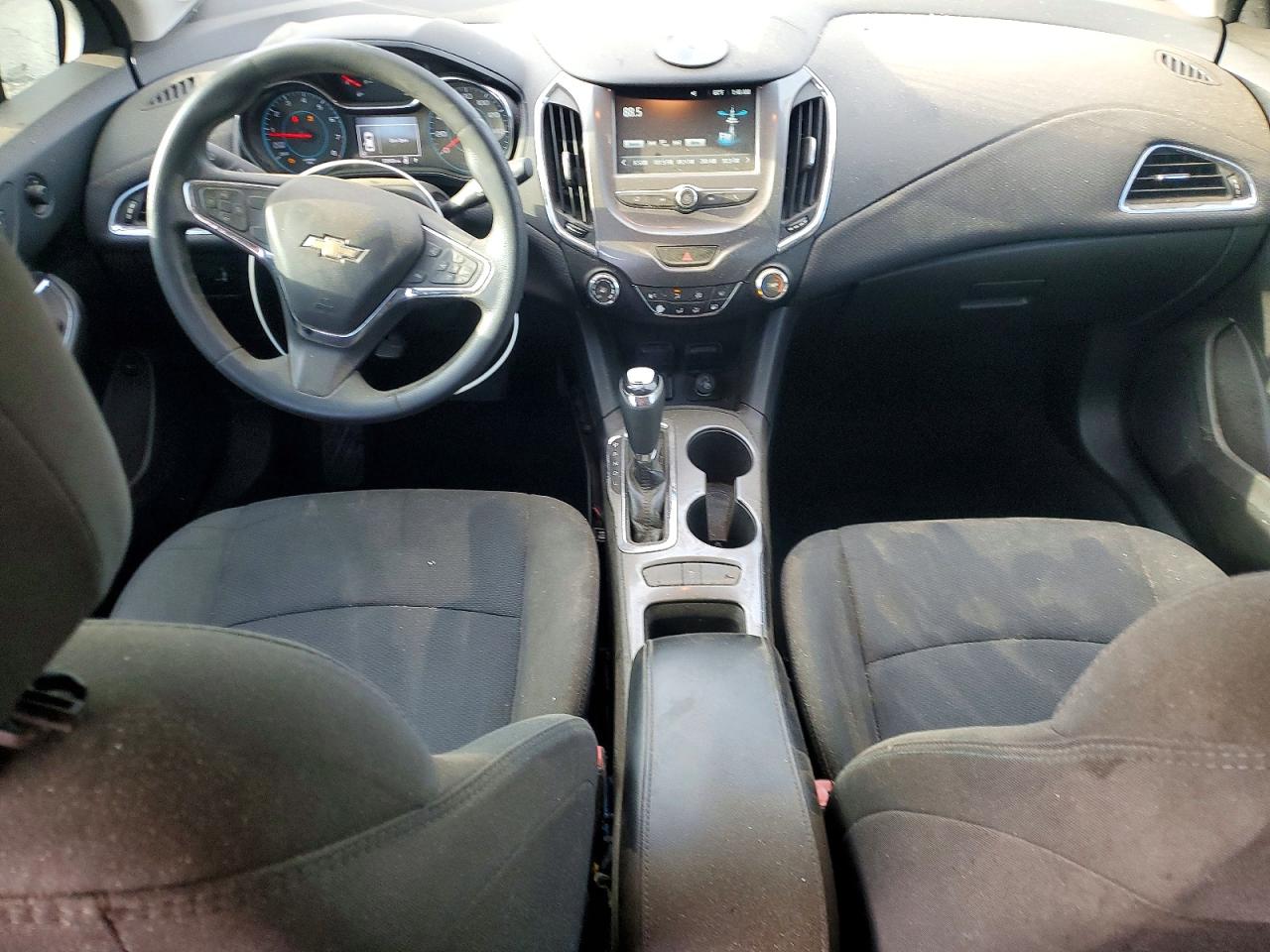 2017 CHEVROLET CRUZE LT photo 8
