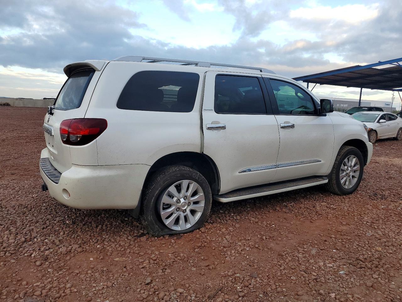 2018 TOYOTA SEQUOIA PLATINUM photo 3