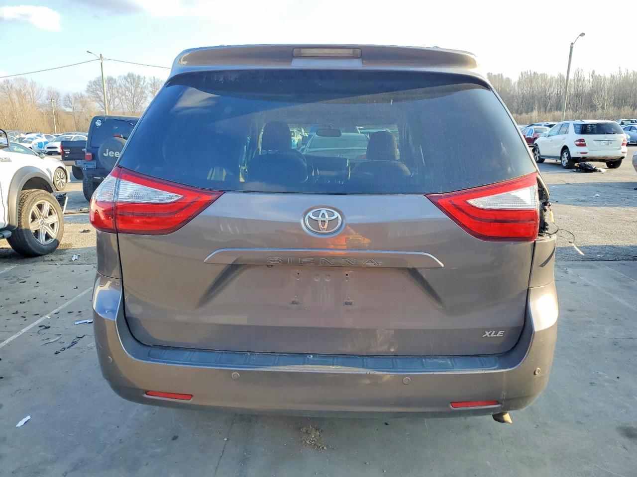 2016 TOYOTA SIENNA XLE photo 6