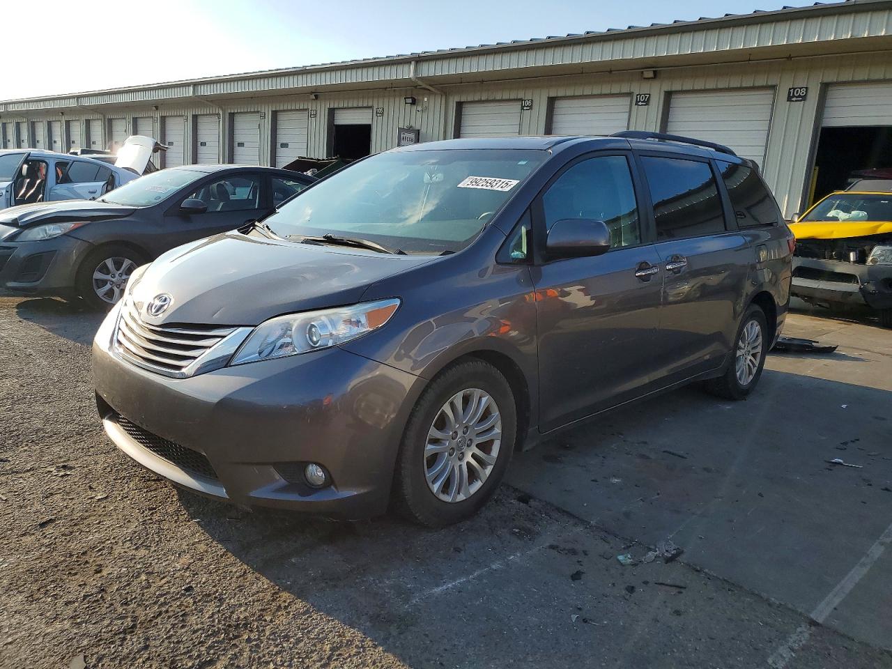 2016 TOYOTA SIENNA