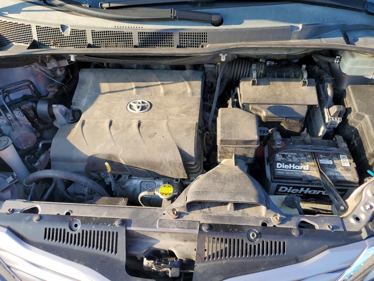 2016 TOYOTA SIENNA XLE photo 12