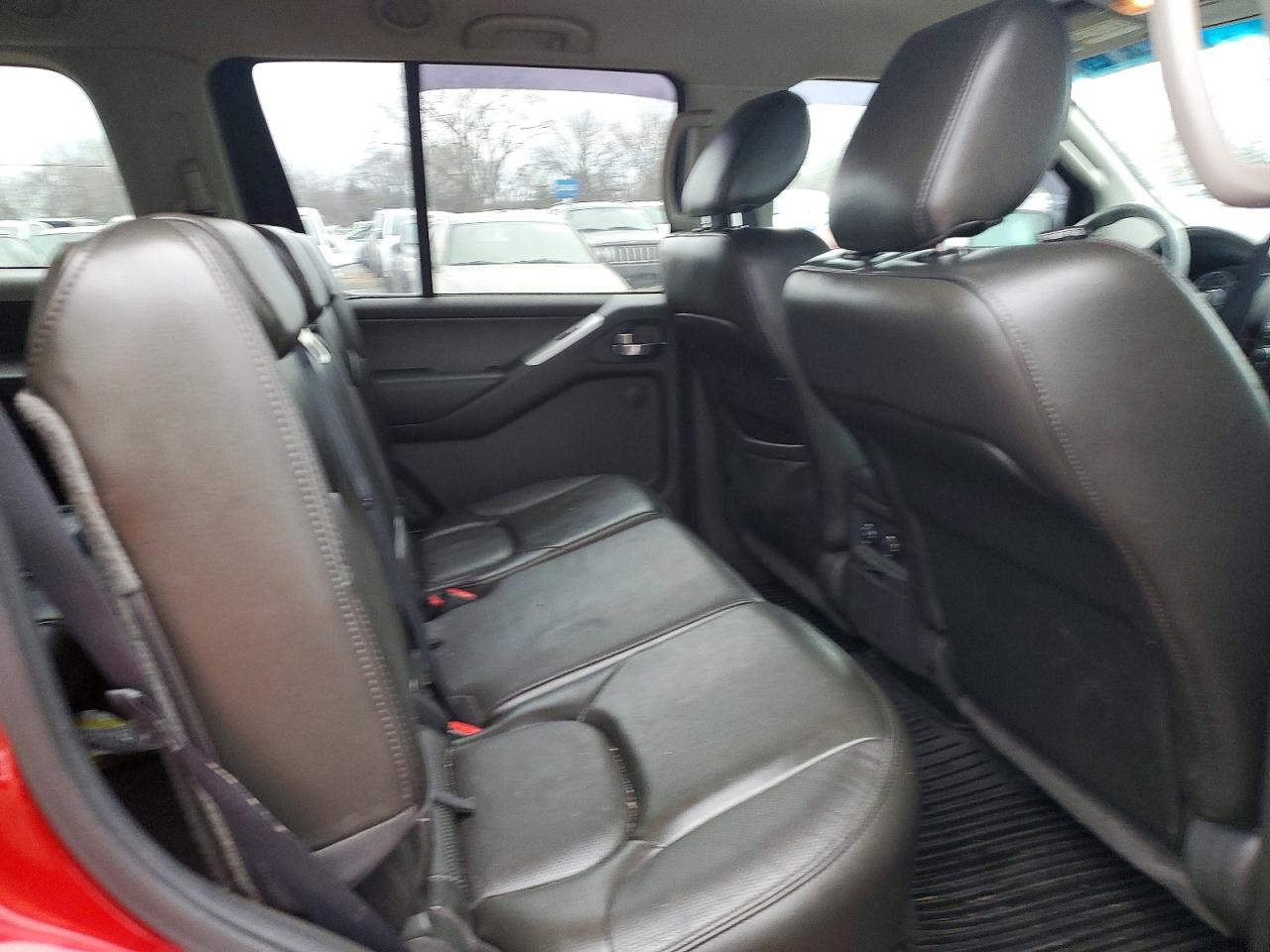 2011 NISSAN PATHFINDER S photo 11