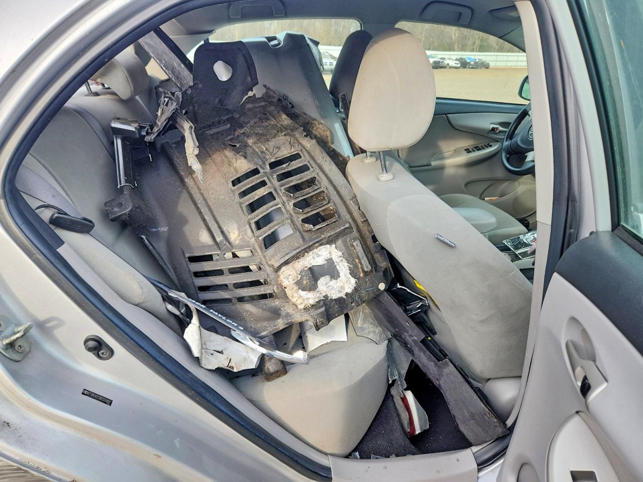 2011 TOYOTA COROLLA BASE photo 10