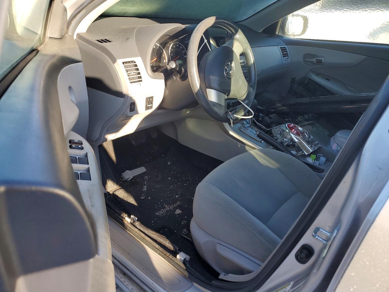 2011 TOYOTA COROLLA BASE photo 8